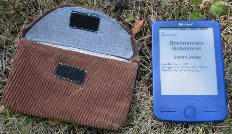  eReader protecting cover to read ebook everywhere