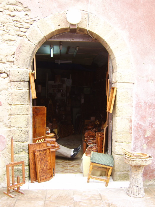 Altstadt Essaouira: Intarsien - Arbeiten im angebot eines Händlers