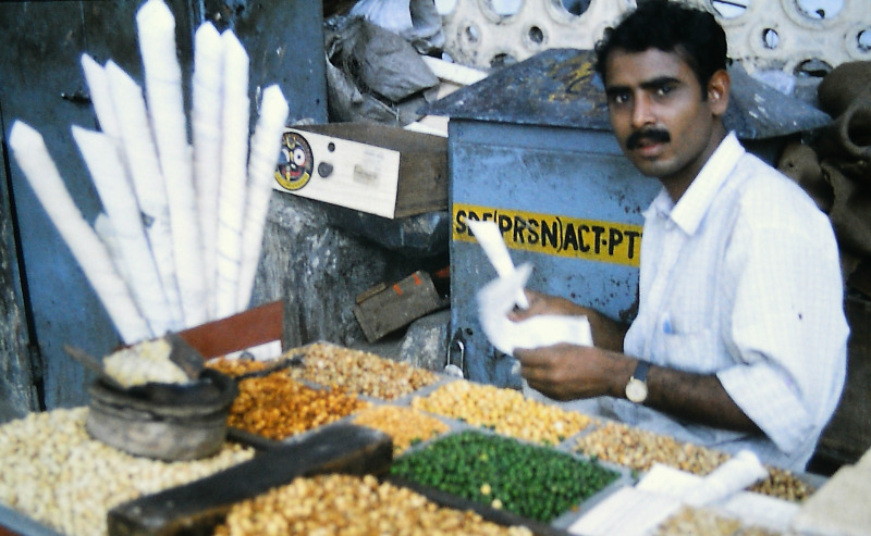 Nuß-Händler auf der Insel Diu in Indien