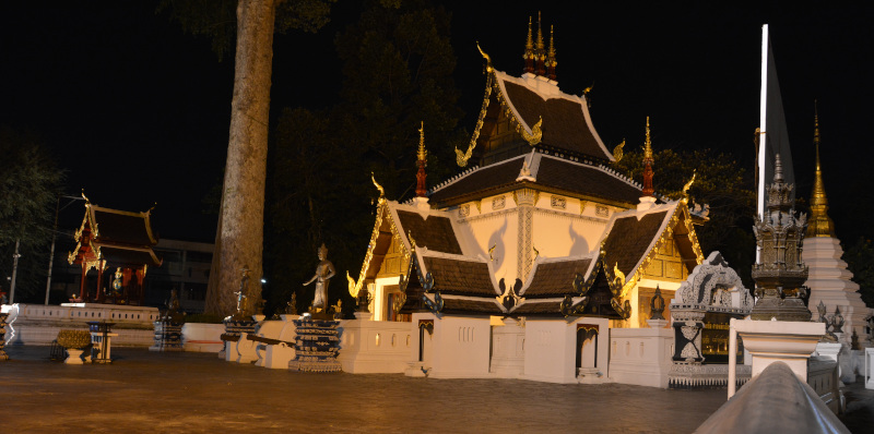 Buddhist temple in Chiang Mai by night