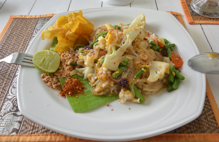 Sukhothai Historical Garden Restaurant - Pad Thai -  ein vegetarischer Standard in Thailand
