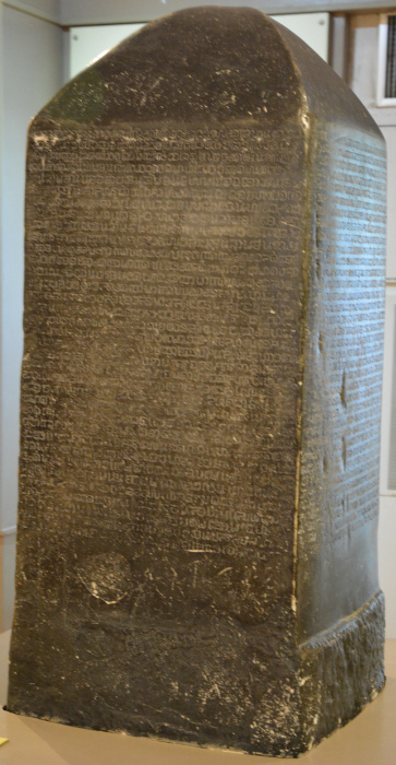 Thail. Nationalmuseum Sukothai, Writing column with Thai font