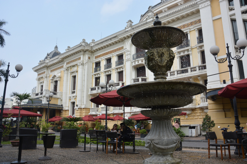 Hanoi Opernhaus aus der französischen Kolonialzeit in Nord Vietnam
