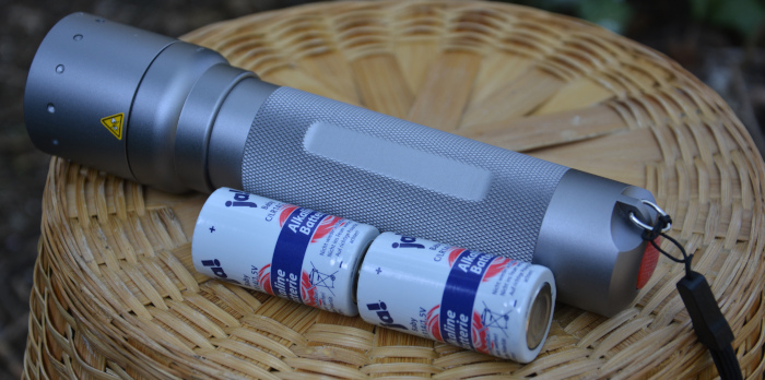  LED Torch SL pro 300: body compared battery size