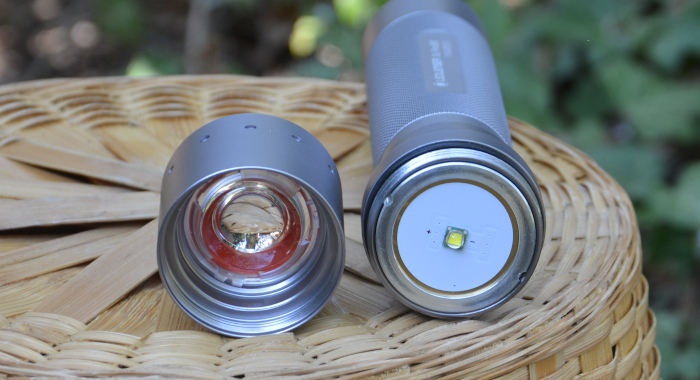 ledlenser LED flashtorch  SL pro 300:
Lamp head with high power LED and focus lens
