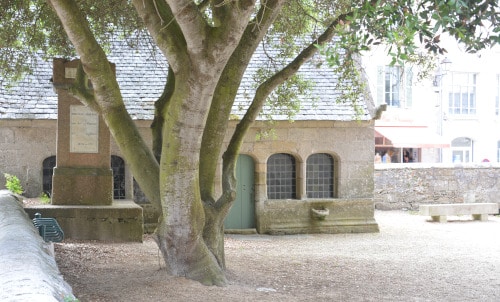 Kirchhof in Roscoff, Bretagne - Frankreich