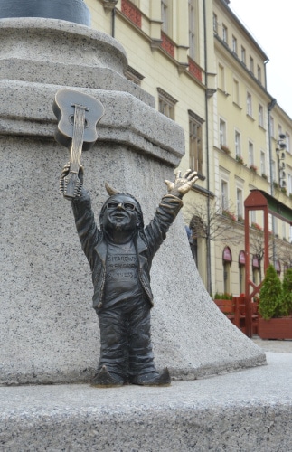 Wroclaw: Dwarf guitar player