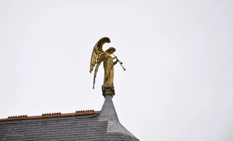 Goldener Engel auf St.Fin Barre's Cathedral