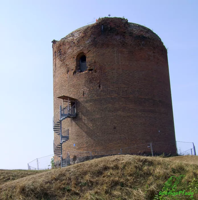 Grützpott - Stolper Burgturm im Odertal bei Angermünde