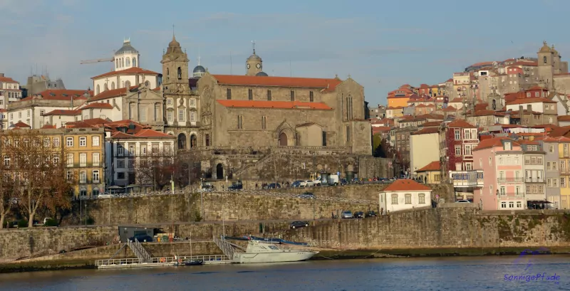 Top - Sehenswürdigkeit von Porto: Igreja São Francisco mit vergoldeten Altar - Schnitzereien