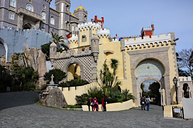 Toreinfahrt zum Pena Palast Sintra, Portugal 