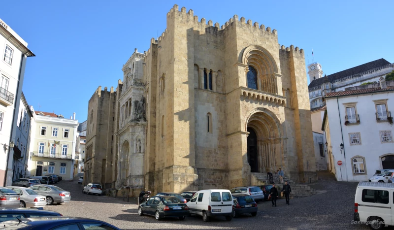 Alte Kathedrale Sé Velha im Altstadtviertel von Coimbra
