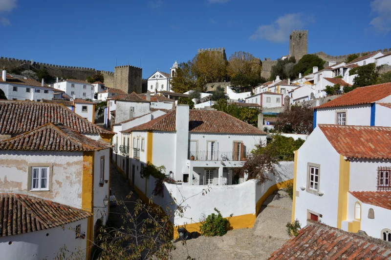 Surrounded by walls – Óbidos, the „City of Queens“