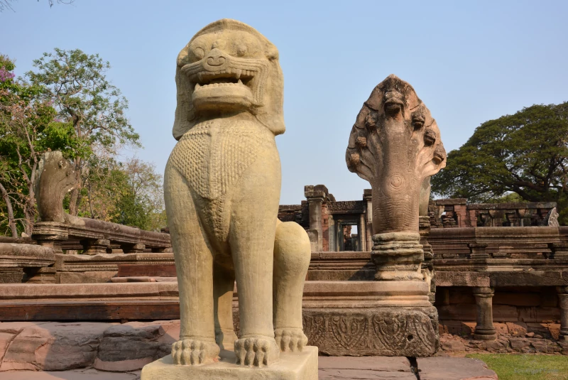 Löwe als Bewacher am Eingang der Tempel - Anlagen von Phimai