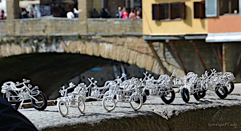 Souvenir-Händler "Moped-Verleih" am Arno
