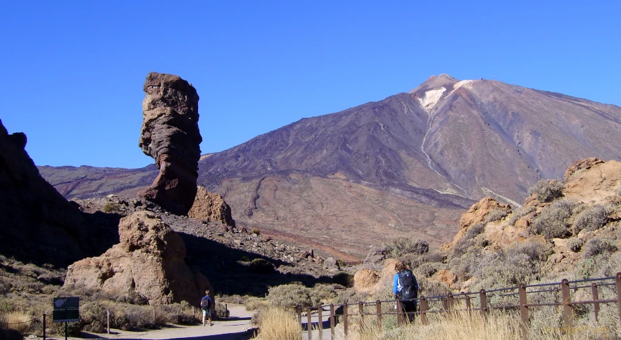 Teneriffa - Wandern in den Bergen unter dem Gipfel des Teide