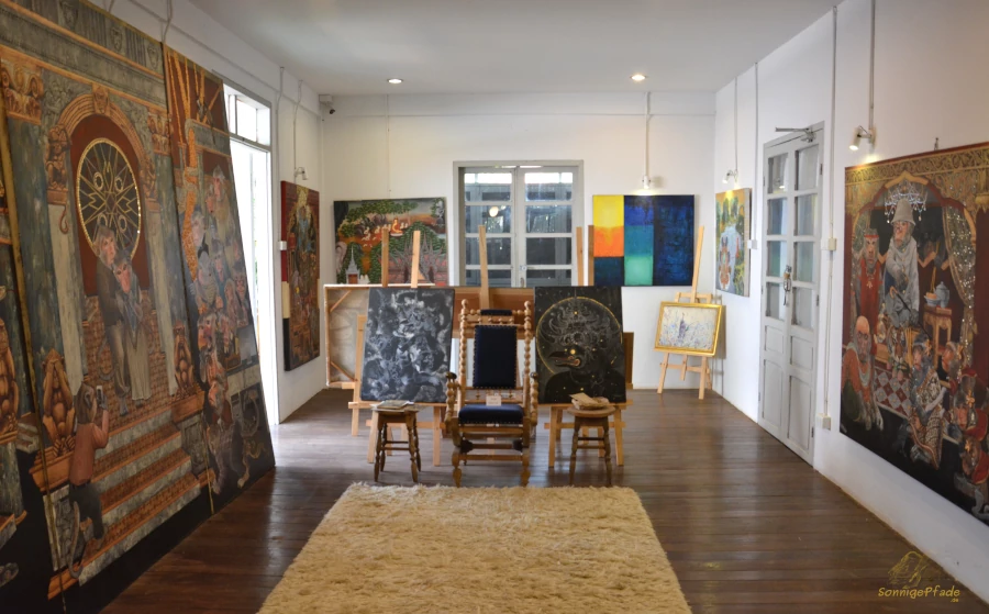 In der Galerie vom Gallery hostel Silsopa - Sehenswürdigkeit Kunstaustellung und budget Nachtquartier in  Einem