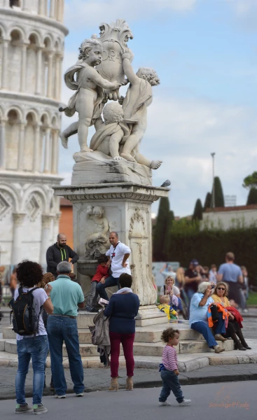 Pisa Piazza dei Miracoli - Fontana dei Putti