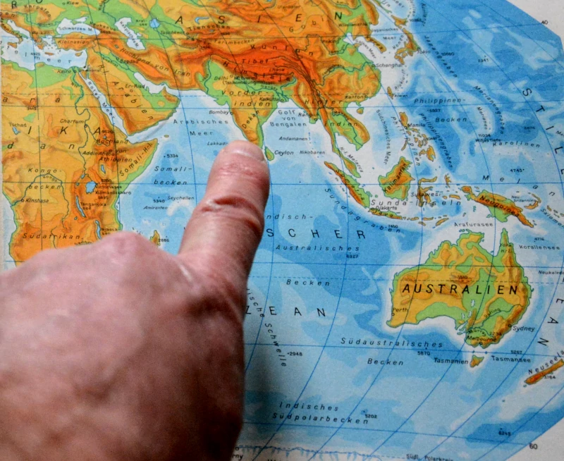 Travel with the finger at the world map..