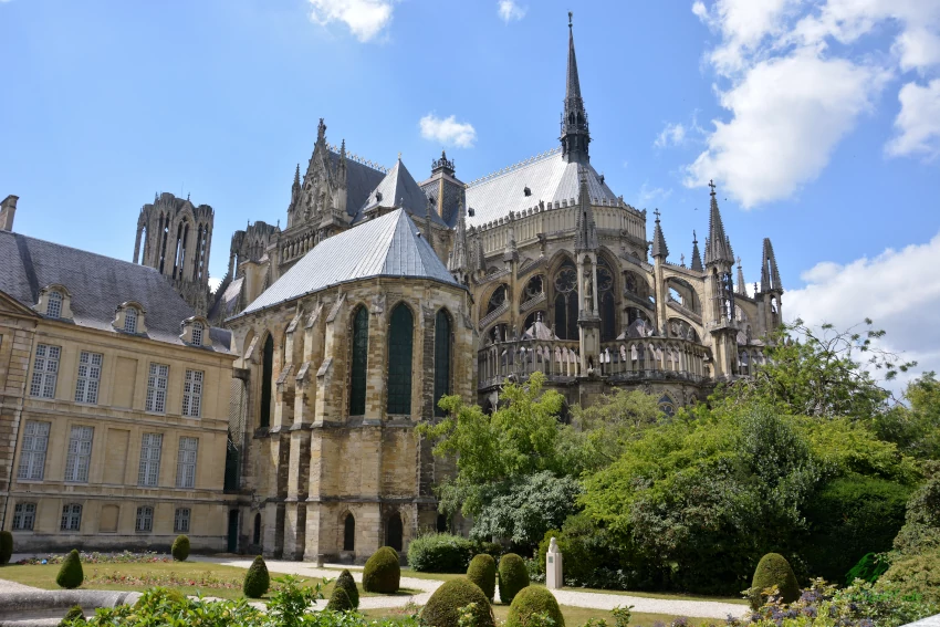 Ostseite der Kathedrale Notre Dame in Reims
