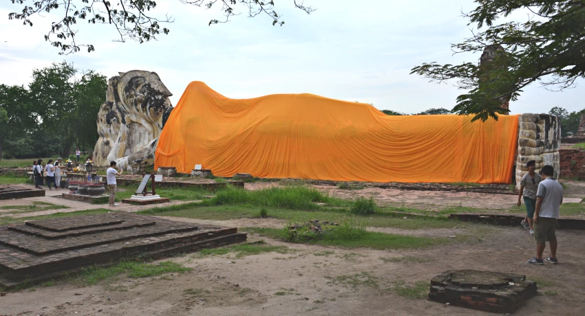 Liegender Buddha Lokayasutharam - eine Sehenswürdigkeit außerhalb des Geschichtsparks