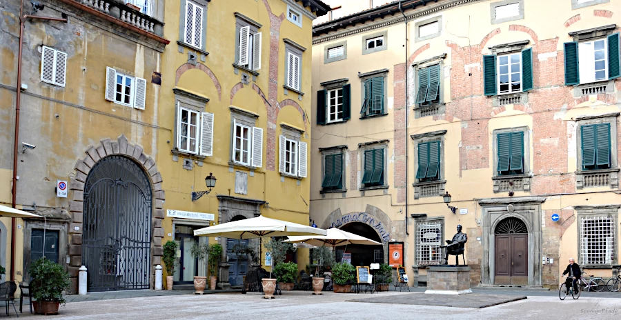 Square at the birth place of the musician Giacomo Puccini in Lucca