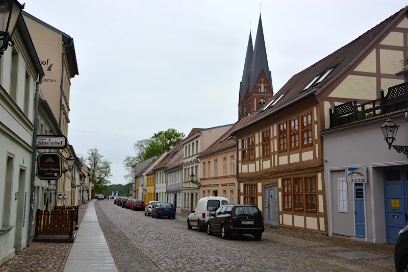 Altstadtstraße in Neuruppin mit Klosterhof