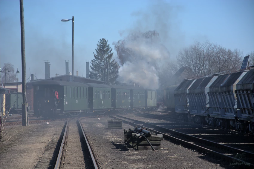 A steam train of the Doellnitz Railway leaves Mügeln station in the direction of Oschatz