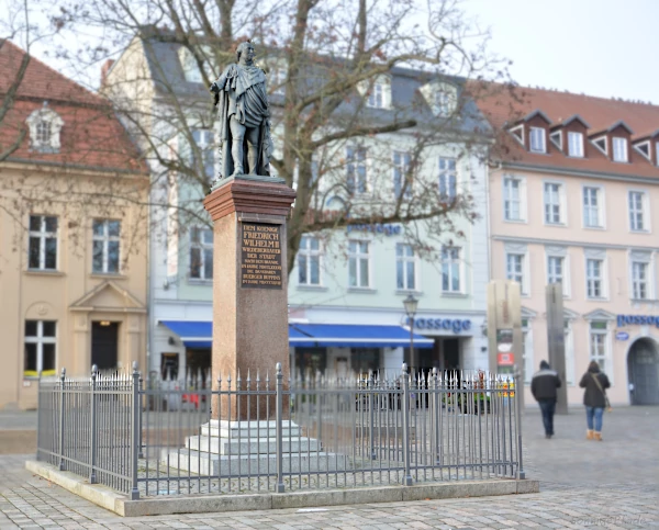 Preußenkönig Friedrich Wilhelm II Denkmal in Neuruppin am Schulplatz