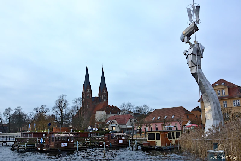 Neuruppin news: Parzival am Ruppiner See mit Klosterkirche