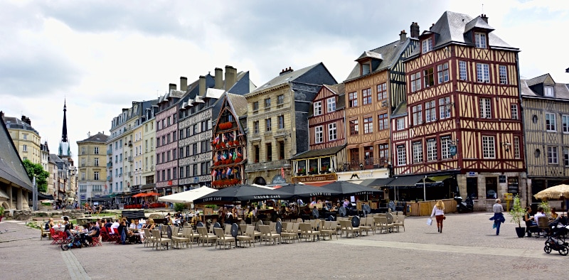 Rouen Altstadt: Place de Vieux Marché (Markt) mit Restaurant La Couronne