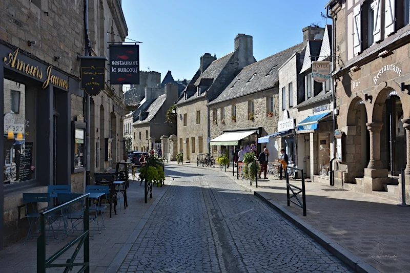 Rosko, Brittany: old town alley
