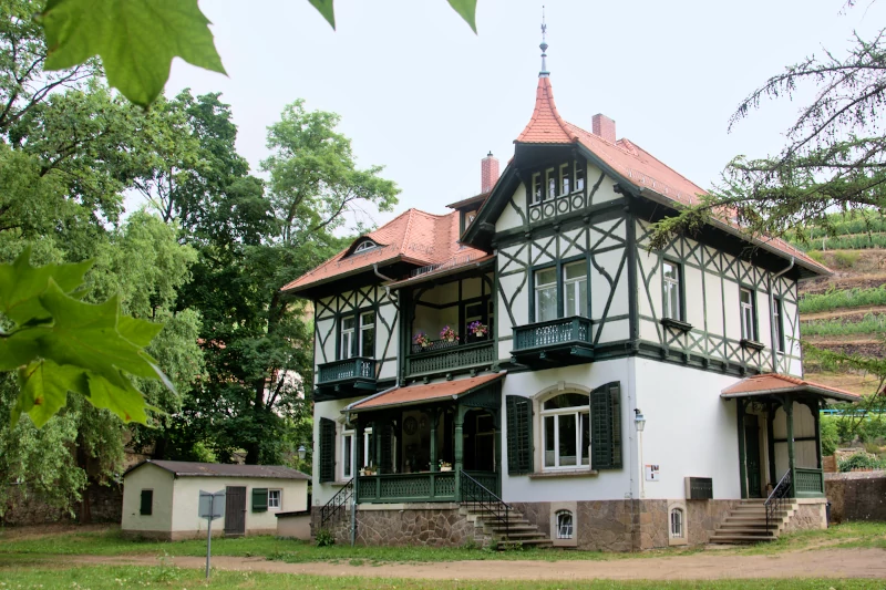 Move - out villa in Manor house garden Seusslitz