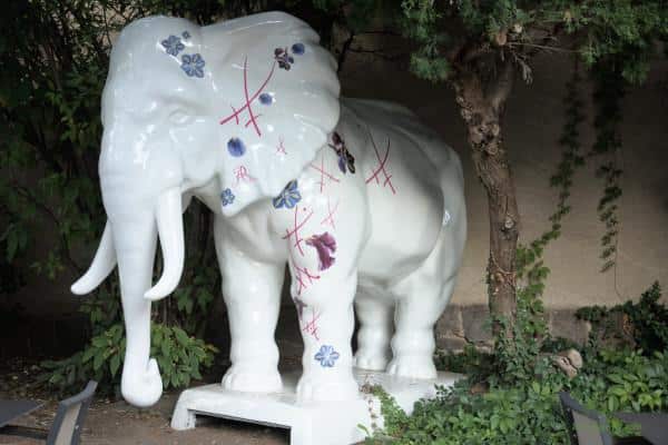 Porcelain elephant beside the Museum