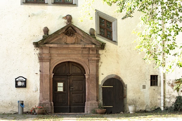 Schloßportal am Wasserschloß Podelwitz von 1691