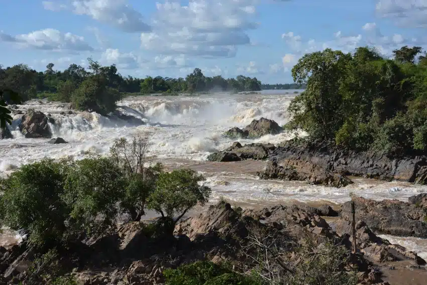 Si Phan Don in Laos: Der Khone Pha Phen Wasserfall am Mekong ist der mächtigste Fall in Südost - Asien