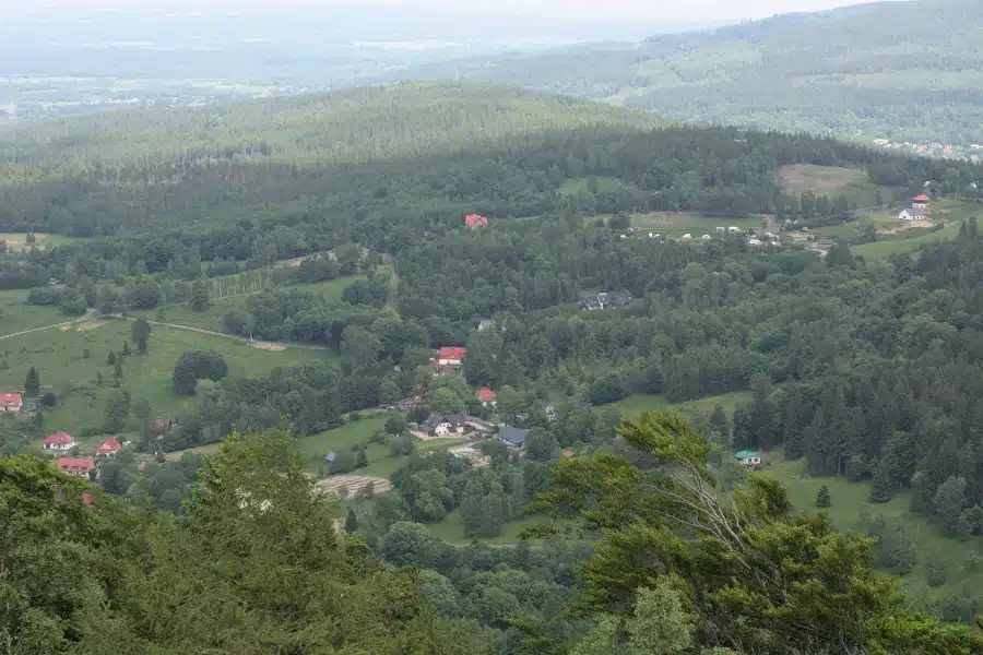 Blick über Czerniawa Zdrój - Bad Schwarzbach im polnischen Isergebirge