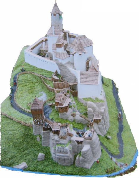 Modell der Burg Frydstejn im Mittelalter mit Verteidigungsanlagen auf den Felsgipfeln