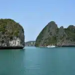 Mit dem Schiff in der Ha Long Bucht unterwegs