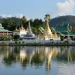 Tempel am See in Mae Hong Son