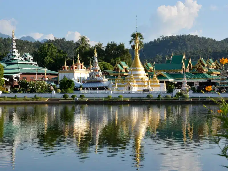 Tempel am See in Mae Hong Son