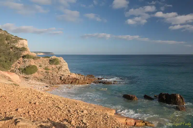 Steinstrand an der Algarve - Fischerweg bei Salema